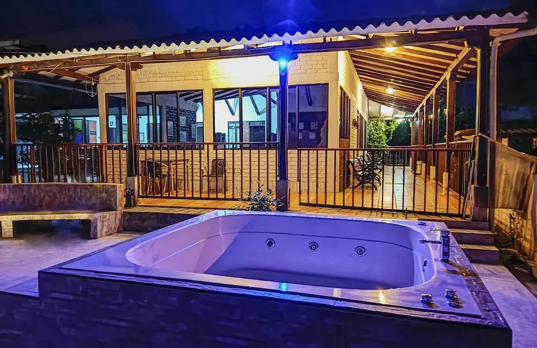 VILLA ALEJANDRA - Hermosa FINCA cerca al centro - Sendero - Jacuzzi-1